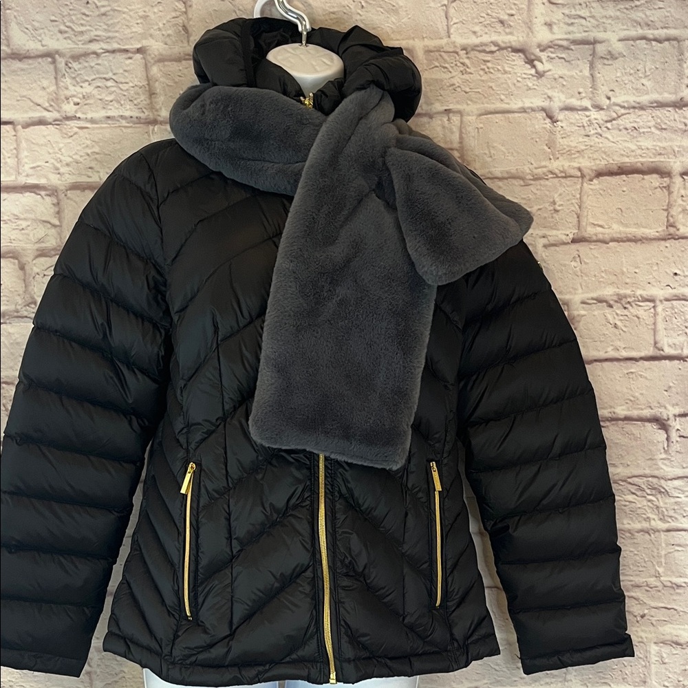 Elegant Gray Scarf with hidden zip for hands free